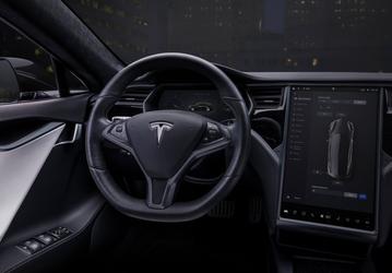 Tesla попросит 500 долларов за обновление, возвращающее радиоприемник в Model S и Model X