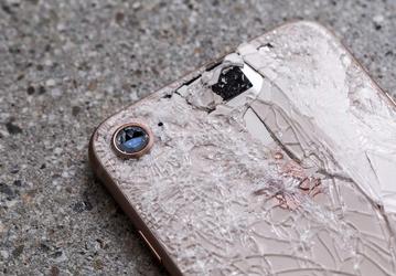 Продажи iPhone рухнули на четверть. В денежном выражении по итогам прошедшего финансового квартала