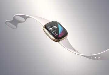 Умные часы Fitbit Sense наконец получили обещанное. Они научились снимать ЭКГ