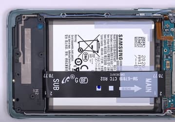 Что общего у Samsung Galaxy S20 FE и почти вдвое более дорогого Galaxy Note20 Ultra? Разборка первого даёт ответ