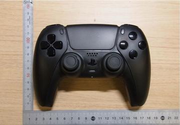 Разобранный контроллер DualSense для PlayStation 5 крупным планом
