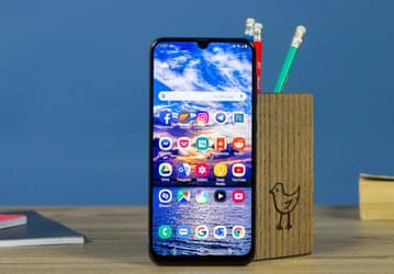Прошлогодний смартфон Samsung первым на рынке получил новейшую версию Android