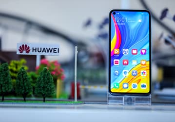 Huawei обсуждает продажу премиальных брендов смартфонов Huawei P и Mate
