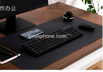 На этом коврике Xiaomi помещаются не только мышь, но и ноутбук, и телефон