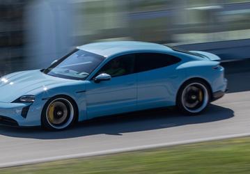В прошлом году было продано более 20 000 электромобилей Porsche Taycan 