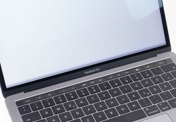 Ноутбук Apple MacBook Pro (2017) тоже страдает от известного дефекта дисплея Retina