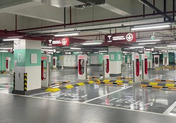 Крупнейшая в мире зарядная станция Tesla Supercharger открыта в Китае