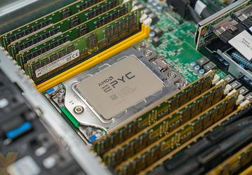 Как один 32-ядерный процессор AMD победил два 28-ядерных CPU Intel. Хотя и с оговорками