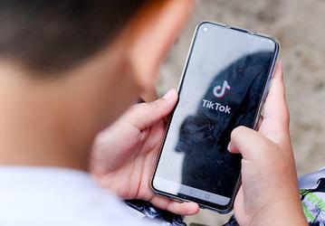 Роскомнадзор вызвал представителей Tik-Tok, Facebook, Telegram и ВКонтакте
