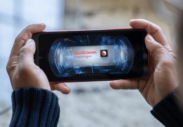 Redmi K40 оснащён Snapdragon SM7350, которая быстрее Snapdragon 765G, но медленней Snapdragon 865