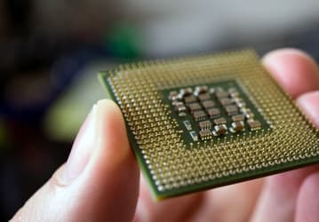 Если вы владеете системной платой на чипсете H410 или B460, вам не обойтись малой кровью при переходе на новые процессоры Intel