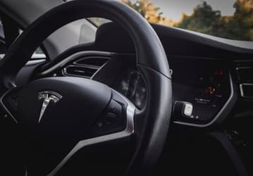 Bitcoin взлетел до небес после того, как Tesla инвестировала $1,5 млрд и заявила, что будет принимать оплату за свои автомобили в этой криптовалюте