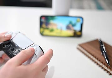 Контроллеры Sony PlayStation 5 и Xbox Series X в паре с iPhone и iPad уже стали реальностью