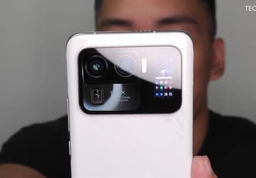 Xiaomi Mi 11 Ultra — не единственный смартфон с дополнительным экраном