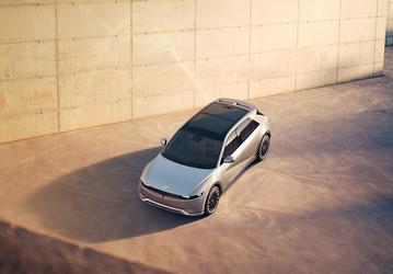 Hyundai представила электрический кроссовер Ioniq 5 за 4,7 миллиона рублей. Он будет продаваться в России