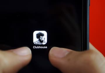 В России стремительно растёт популярность Clubhouse: за неделю аудитория выросла в 18 раз