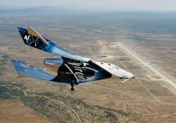 Virgin Galactic переносит начало туристических полётов в космос на будущий год 