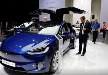 Из-за отваливающихся молдингов Tesla обязали отозвать 12 300 электромобилей
