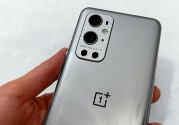 Snapdragon 888, IP68, экран QHD+ с частотой 120 Гц и квадрокамера Hasselblad. OnePlus 9 Pro позирует на живых фото