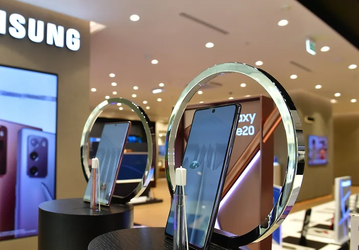 Samsung отвоевала у Xiaomi первое место по продажам смартфонов в России. Прогнозируется рост цен из-за дефицита
