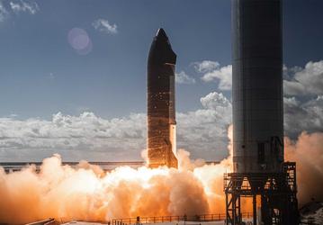 Космический корабль SpaceX Starship впервые успешно испытал все шесть двигателей, однако орбитальный запуск отложили на следующий год