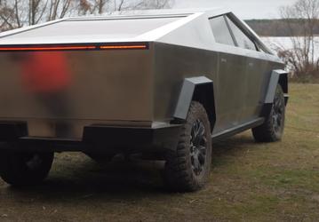 «Cybertruck из Воронежа — готов!» В России построили копию Tesla Cybertruck на базе Toyota Tundra