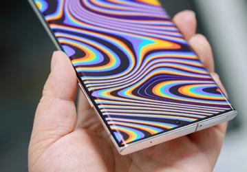 Samsung Galaxy S22 Ultra — это полностью усовершенствованный Note20 Ultra. Но его экран будет изогнут не так сильно