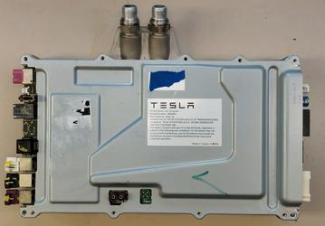 Теперь и машины Tesla построены на компонентах AMD. Новый компьютер Tesla разобрали, обнаружив там старый CPU и современный GPU