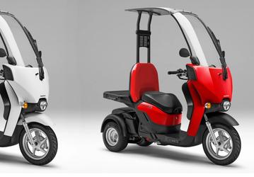 Представлен трёхколёсный электроскутер Honda с защитой от ветра и дождя