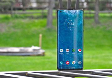 Жители США всё ещё любят свой старый американский бренд. Motorola заняла третье место на рынке смартфонов США