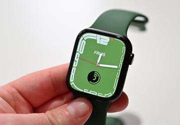 Apple исправила проблему с зарядкой умных часов Apple Watch Series 7