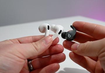 Настоящий кошмар ремонтника. В iFixit сравнили новенькие AirPods и Beats Fit Pro