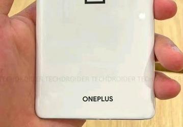Первый смартфон с диафрагмой F/1, датчиком Sony IMX899 и перископной камерой. OnePlus 10 Pro показали в руках пользователя
