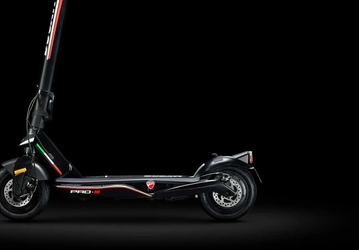 Производитель мотоциклов Ducati представил электрический самокат Ducati Pro-III