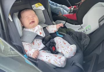 Женщина родила в Tesla, пока машина ехала на автопилоте