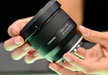 Tamron предупреждает о проблеме с автофокусом у объективов 20mm F/2.8 Di III OSD M1:2 (Model F050), 24mm F/2.8 Di III OSD M1:2 (Model F051) и 35mm F/2.8 Di III OSD M1:2 (Model F053) 