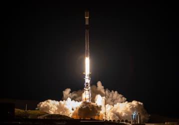 SpaceX установила очередной рекорд: два успешных орбитальных запуска и две посадки за 15 часов