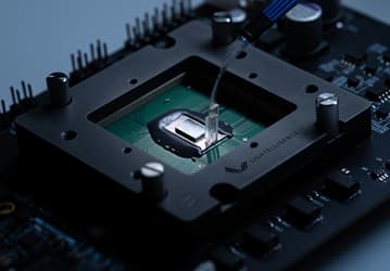 Оптический процессор Lightelligence в 100 раз превосходит графические процессоры в некоторых из самых сложных математических задач