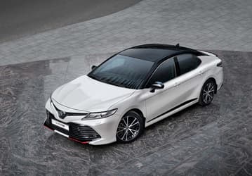 Триумфальное возвращение Toyota Camry: знаменитый седан опередил Kia K5 на финишной прямой