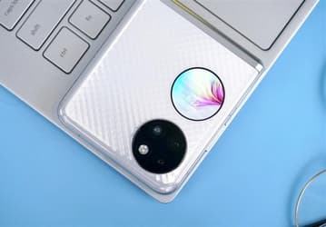 Пользователи в восторге от Huawei P50 Pocket, а продавцы повышают цены на эту модель