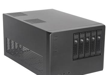 На переднюю панель корпуса SilverStone CS351 вынесено пять отсеков для накопителей типоразмера 3,5 дюйма с поддержкой горячей замены