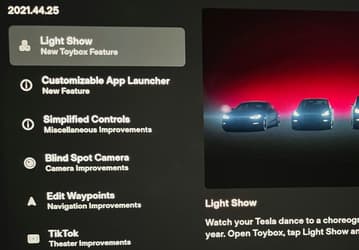 Большое новогоднее обновление для электромобилей Tesla — с новым интерфейсом, играми и TikTok