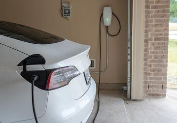 Tesla продаёт кусочек пластика за 100 долларов. Представлены сменные панели для зарядных устройств под цвет автомобилей