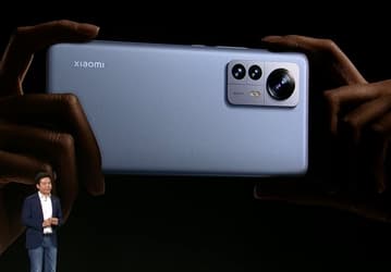 4600 мА·ч, 120 Вт, Snapdragon 8 Gen 1, экран AMOLED 2K, три датчика по 50 Мп, 4 динамика и Android 12 с MIUI 13. Представлен Xiaomi 12 Pro