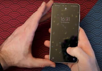 «Экран имеет зеленоватый оттенок», — что говорят в первом обзоре Samsung Galaxy S21 FE. Сравнение с Poco X3