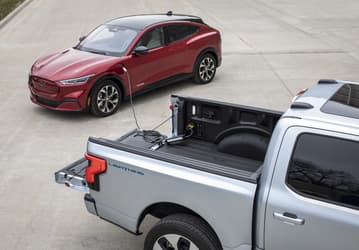 Ford F-150 Lightning может служить источником питания для дома и других электромобилей