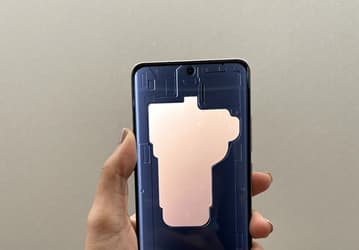 Первое живое фото Xiaomi 12 демонстрирует внутренности смартфона