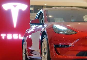 Tesla отзывает почти полмиллиона электромобилей из-за дефектов камеры и багажника