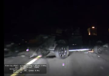 Страшное видео: Tesla на автопилоте идёт на таран другого автомобиля на скорости 120 км/ч