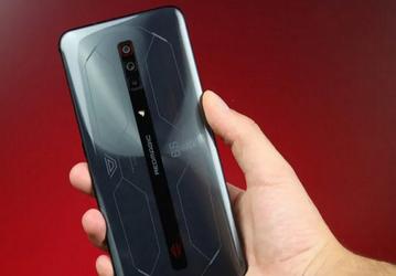 Лучший OLED-экран с частотой 165 Гц, а также 165-ваттная зарядка и 16 ГБ оперативной памяти. Первым таким смартфоном станет Red Magic 7